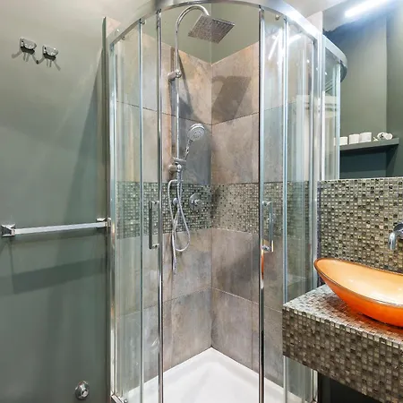 Luxury Three Bedrooms Flat In Center דירה רומא